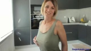 Superb Tits American MILF live cam masturbation