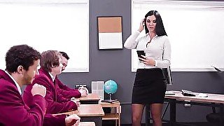 Big tits uk milf teacher gives a blowjob and dp by students