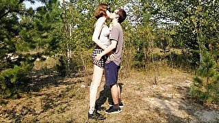  lets herself be fucked by short guy in the woods