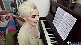 Melody Wilde in Pianist Tits - DownblouseJerk