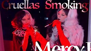 Cruellas Smoking