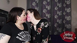 Red Lipstick Fetish Kissing, Marking & Smearing with Brooke Johnson - Sydney Screams