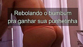 rebolando o bumbum pra ganhar punhetinha dos machos