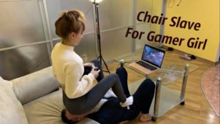 [PREVIEW] Gamer Girl Kira in Leggings Uses Chair Slave While Playing During Fullweight Facesitting