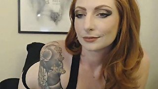 Sexy Tattoo Babe Masturbate Hard on Cam