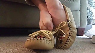 Minnetonka Moccasins Unboxing Frieda Ann Foot Fetish