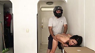 Woman seduces and fucks a pizza delivery man to pay him