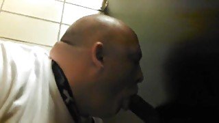 Dicker saugt einen Biker