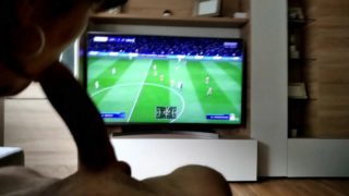 Una Rica mamada mientras jugamos al FIFA 20