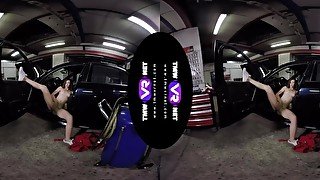 TmwVRnet.com - Tera Link - Cute Female Mechanic Plays Solo in the Car Service