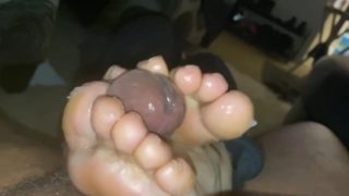 Wrinkled soles footjob watching tv