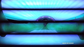 Hall of Famer playing in the tanning bed