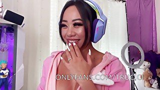 SEXY TWITCH AND TIKTOK GAMER GIRL TRUCICI RATES A FAN'S DICK