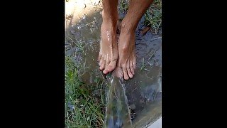 Getting my feet wet / foot shower