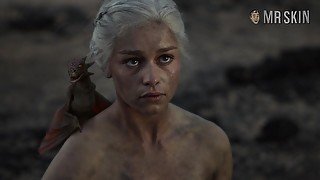 Awesome scene from GOT blonde Emilia Clarke flashing her nude body