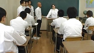 Yuki Tsukamoto´s In The Middle Of A Teacher Gangbang