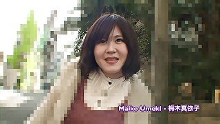 Cute Japanese MILF accepts creampie in shaved pussy