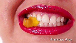 Chewing gummy bears with sharp teeth # 3