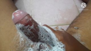 Amateur teen gets romantic handjob with shampoo massaged big cock