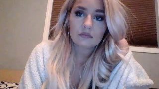 Blonde piss fetish babe enjoys solo