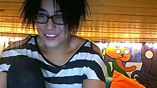 Big bottomed four eyed webcam whore is fucking her pussy with her dildo