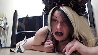 Giantess Harpy will eat her victim ! Vore fetish!