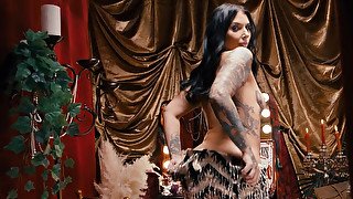 Thick brunette bimbo Ivy Lebelle puts on the hottest show