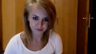 Young girl dancing naked on cam