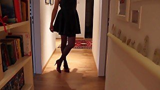 Dressed in Leather skirt and red high heels, play till cum