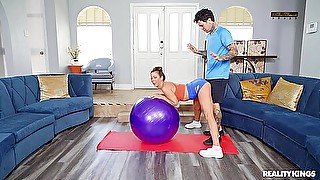 Big Bubble Bottom Of Milf Alexis Fawx Drives Him Crazy!
