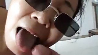 AMATEUR CHINESE MILF BLOWJOB