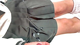 制服を着た人妻に手コキされて服に射精 Cum onto school uniform