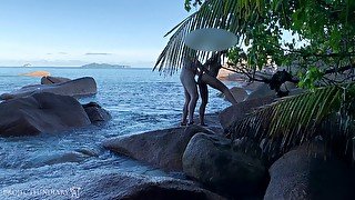 Catching nude couple -sex on beach