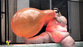 SSBBW Looner Poolside Q24 B2P