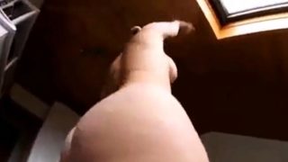 Big Ass white Girl shaking it