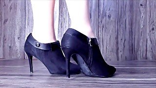 mistressinni - Black velvet heel ankle boots