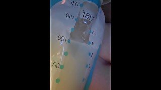 CLOSE UP pumping & SQUIRT breast MILK into bag HUGE bbw milf TITS