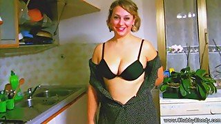 BBW Housewife Gives Funtime BJ