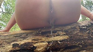 Best pissing in the woods with a hot girl! Giant ass babe on onlyfans