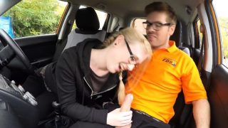 Giggly marketing student Satin Spank banged in the car