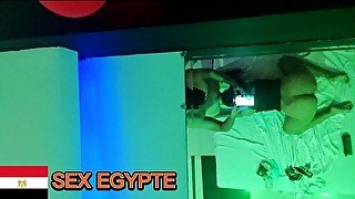 احلى نيك لشرموطة مصرية ⁦🇪🇬⁩ اداها عشيقها الفحل 🍆 على الاوطيل وصراخها وهي تتناك بيتسمع فالاوطيل كل