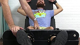 Bearded homo is a passionate feet tickle away from his limit