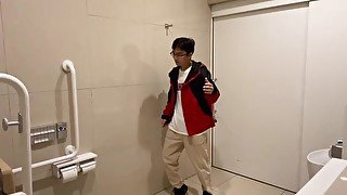 男子校生　久しぶりに全裸で踊ってみた　ストリップダンス　音に合わせてノリノリで踊ってます　顔出し　素人　シニカルナイトプラン