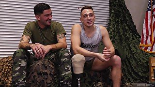 Hunky military men Chris Damned and Justin Lewis hook up