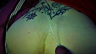 Hand job with big sperm explosion on stepmoms huge fuck ass.