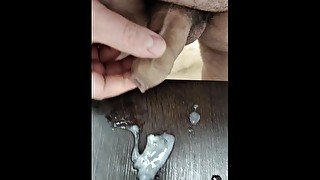 MALE SOLO MASTURBATION AND CUM