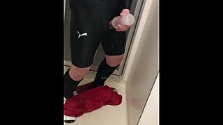 サッカーの練習後スパッツに穴を開けてオナホマンコに挿入！！前編