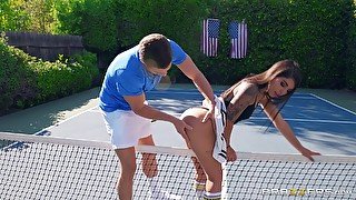 Outdoor sexual fun on the tennis court for a sexy ass wife