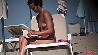 Boobs and sunbeds 34 - BeachJerk