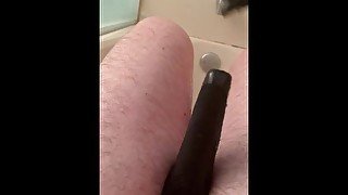 Another jerk & cum session in the tub.